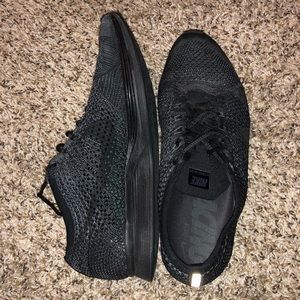 NIKE FLYKNIT RACER “TRIPLE BLACK” SIZE 10 US MEN